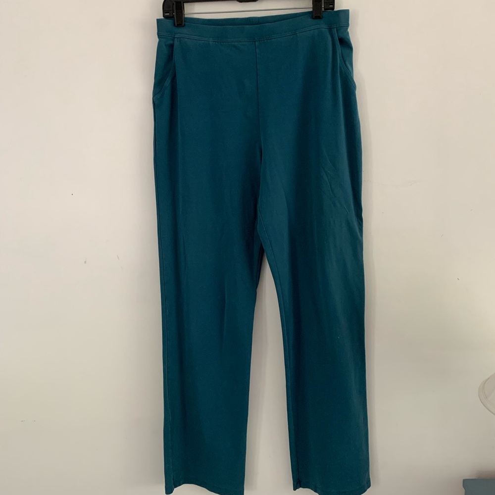 LL Bean M Tall Women's Perfect Fit Pants, Tapered-Leg Teal EUC
Pockets